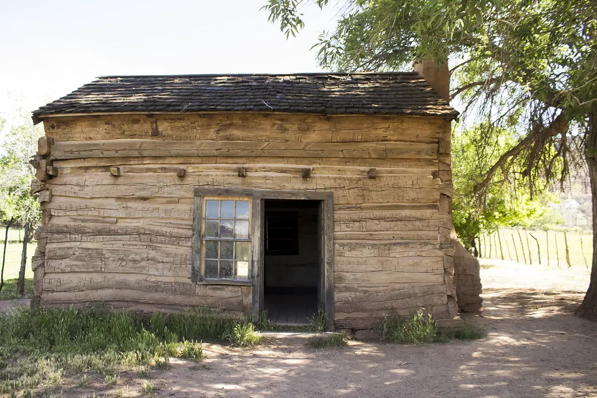 old homestead cabin